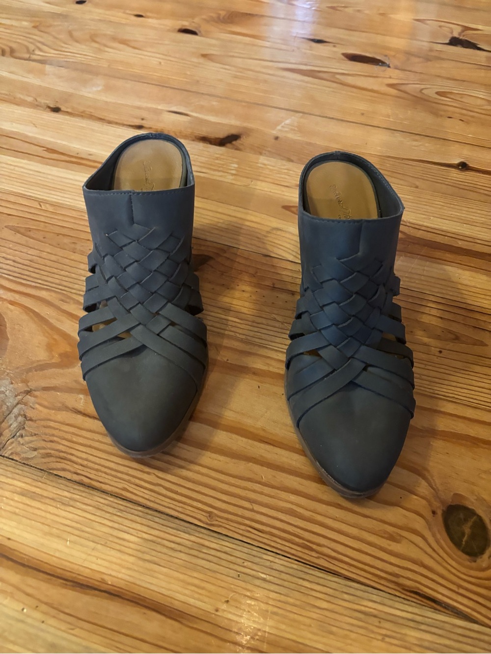 Universal Thread Black Woven Mule Clogs